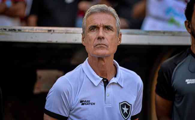 Luís Castro está no Botafogo desde o início de 2022