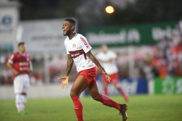 Emerson Santos (Internacional): zagueiro, 24 anos, cinco jogos