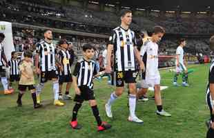 Mascotinhos do Atltico no jogo contra o Juventude, no Mineiro, pelo Campeonato Brasileiro de 2022