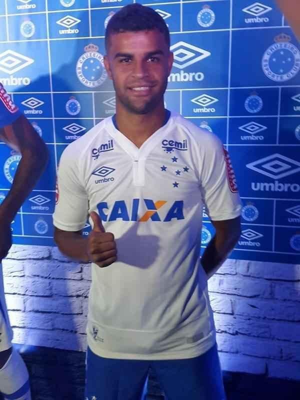 Imagens do lanamento do novo uniforme do Cruzeiro. Evento foi realizado na noite desta quinta-feira (12/05), na esplanada do Mineiro