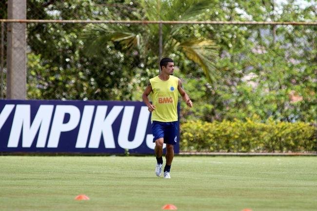Egdio (lateral-esquerdo) - foi contratado pelo Cruzeiro para ser o dono da camisa 6 aps se destacar no Gois em 2012 com 27 assistncias e oito gols em 61 jogos. Pela Raposa, deu sequncia  grande fase e contabilizou quatro gols e 17 passes em 107 jogos, sendo bicampeo brasileiro em 2013 e 2014.