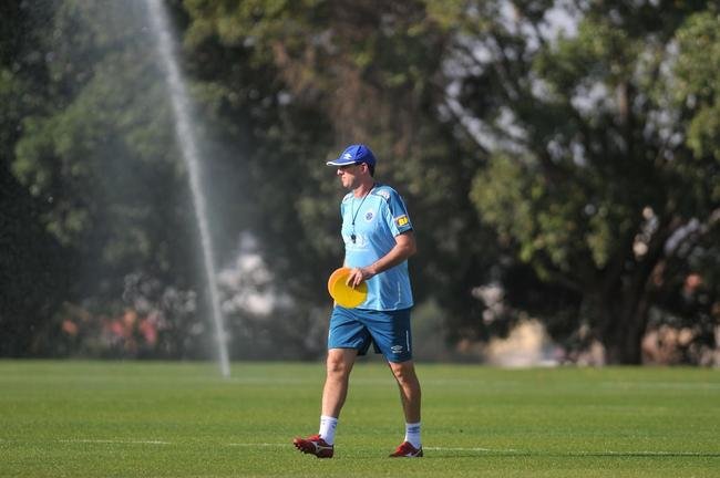 Rogrio Ceni concedeu entrevista coletiva e comandou o primeiro treinamento