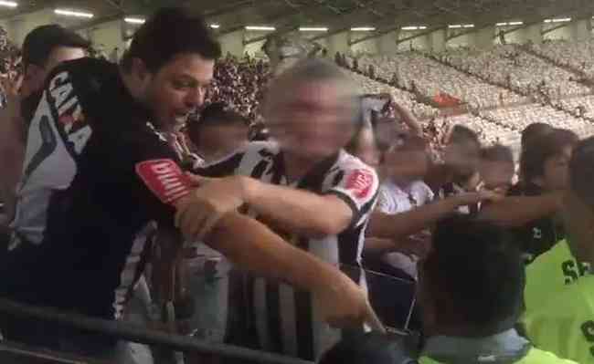 Justiça de MG absolve torcedores do Atlético acusados de injúria racial