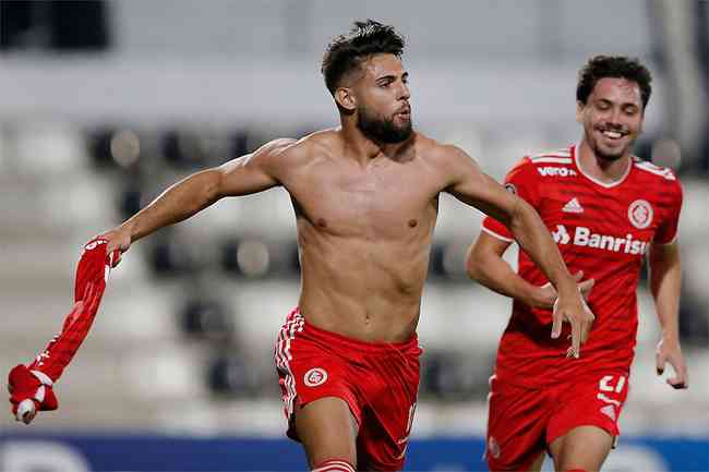 Yuri Alberto, j no fim, fez o gol e ainda foi expulso pouco tempo depois de entrar em campo