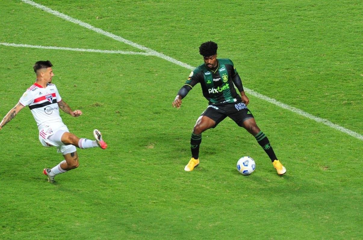 Fotos do jogo entre Amrica e So Paulo, no Independncia, em BH, pela ltima rodada do Campeonato Brasileiro de 2021
