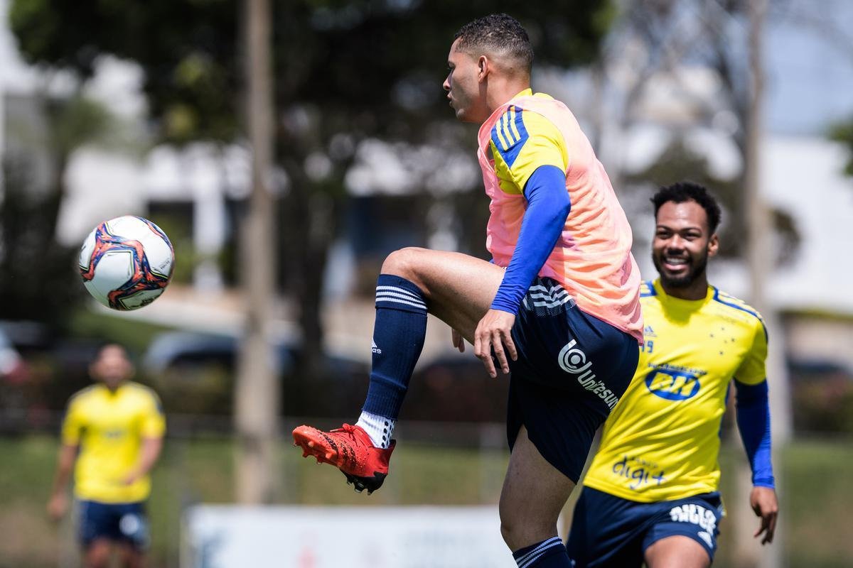 Treino acometeu em clima de descontrao no fechamento da preparao para o jogo deste domingo  