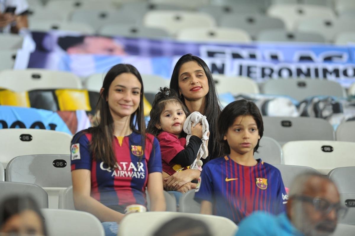 Torcedores na partida entre Argentina e Paraguai, no Mineiro, pela Copa Amrica