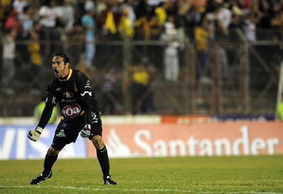 Arqueiro do Deportes Tolima nos dois confrontos com o Corinthians, o goleiro Antony Silva no foi vazado por Ronaldo e seus companheiros