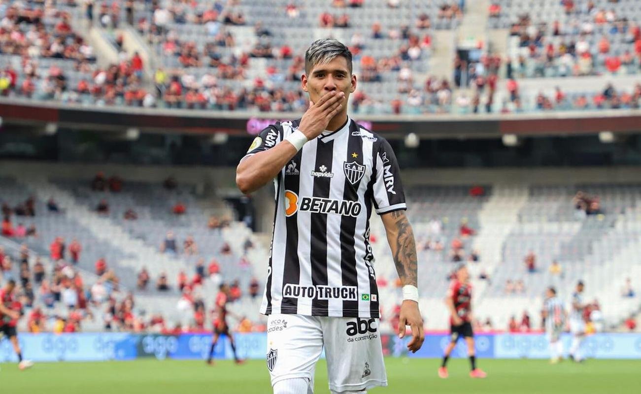 O Atltico visitou, nesta tera-feira (16), o Athletico-PR na Arena da Baixada, em Curitiba. O duelo foi vlido pela 33 rodada da Srie A do Campeonato Brasileiro.