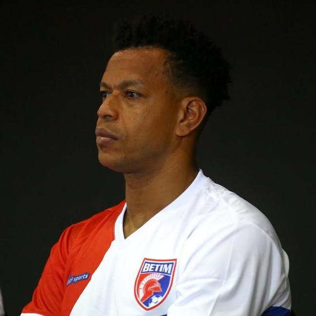 Com jogadores conhecidos da torcida mineira, como o zagueiro Edcarlos o meio-campista Leandro Domingues, o Betim apresentou o elenco nessa segunda-feira (21)