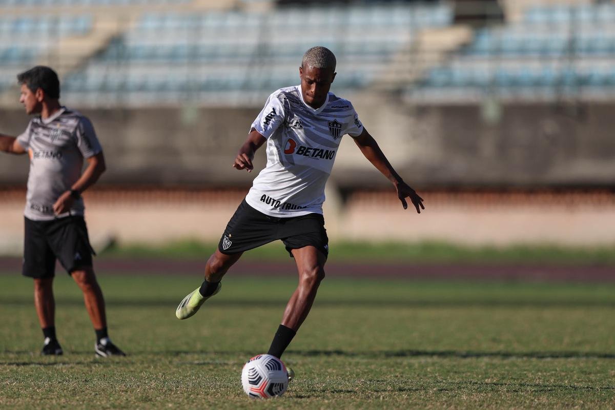 Atlético teve atividade no Estádio Olímpico Brígido Iriarte, em Caracas, antes da estreia na Libertadores