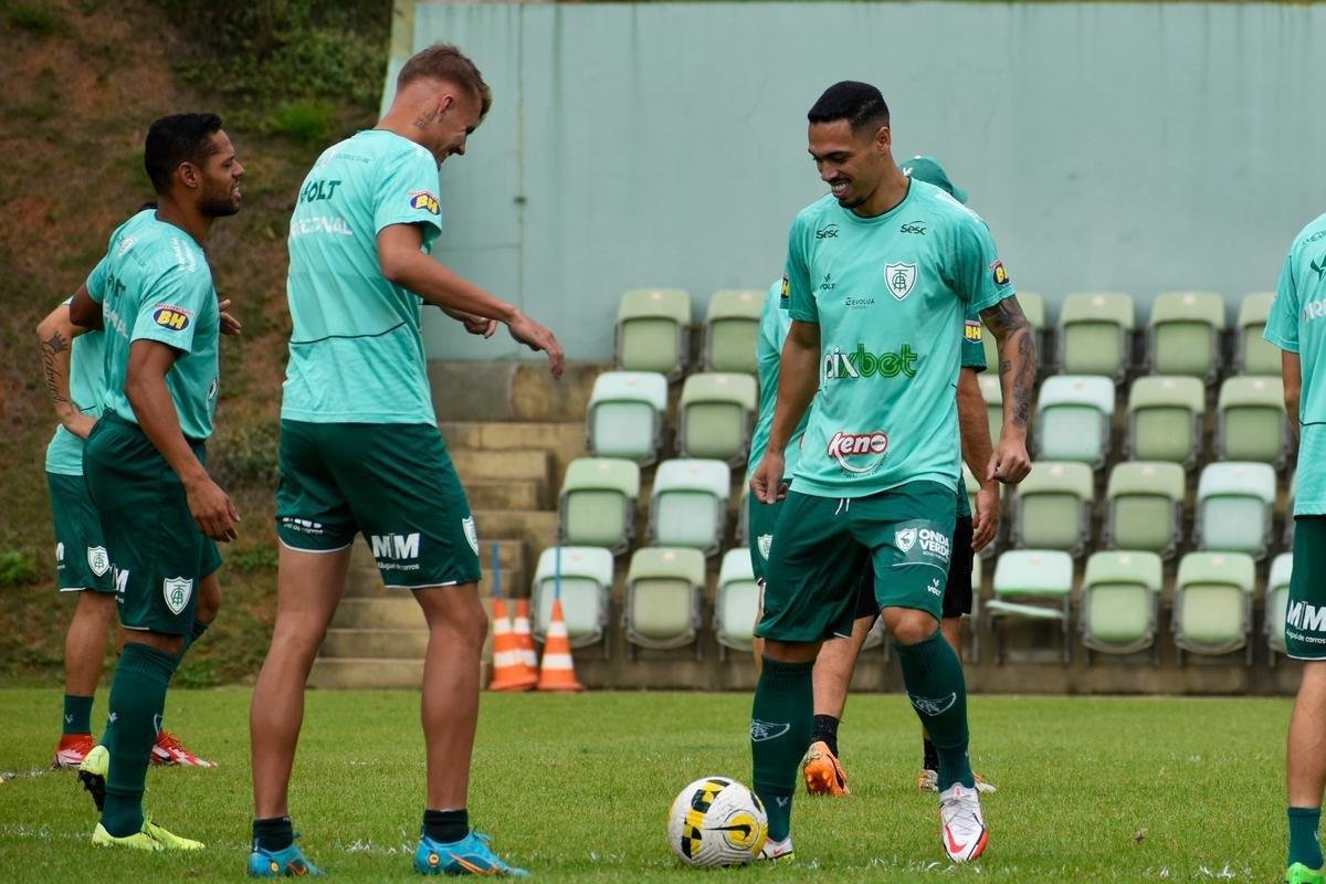 Neste sbado, o Amrica encerrou a preparao para enfrentar o Fluminense no CT Lanna Drumond 