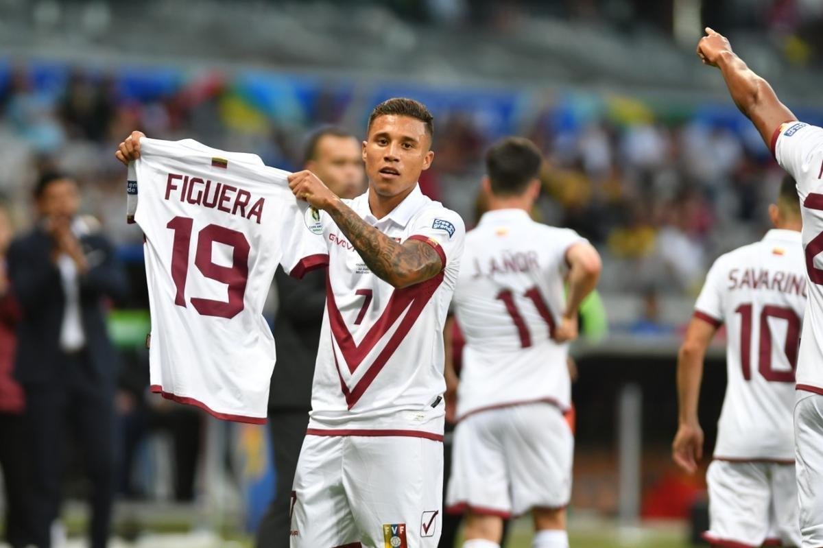 Imagens da partida entre Bolvia e Venezuela