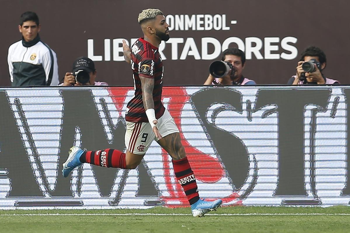 Festa de Gabigol aps garantir ttulo do Flamengo
