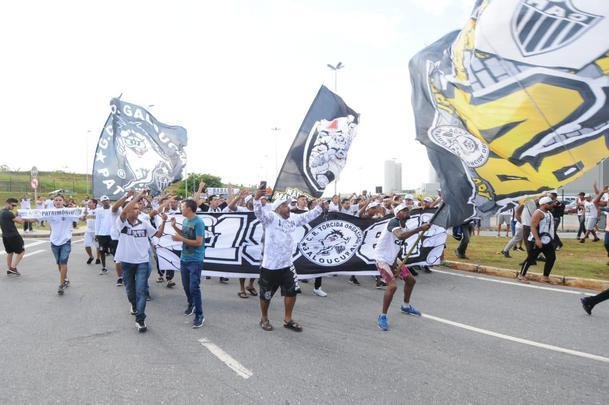 Imagens da chegada de Diego Tardelli