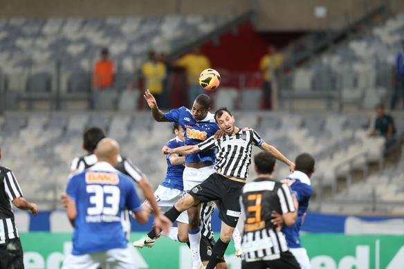 Imagens do jogo entre Cruzeiro e Santos, no Mineiro, pela 13 rodada da Srie A