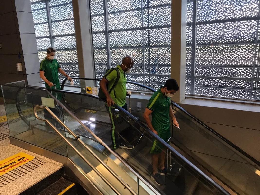 Delegao do Amrica embarca rumo a Assuno