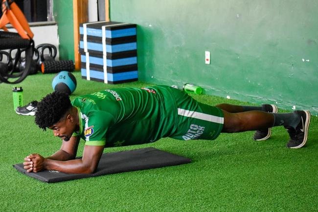 Fotos do treino do Amrica nesta sexta-feira (19), no CT Lanna Drumond, antes de viajar ao Rio de Janeiro para enfrentar o Fluminense