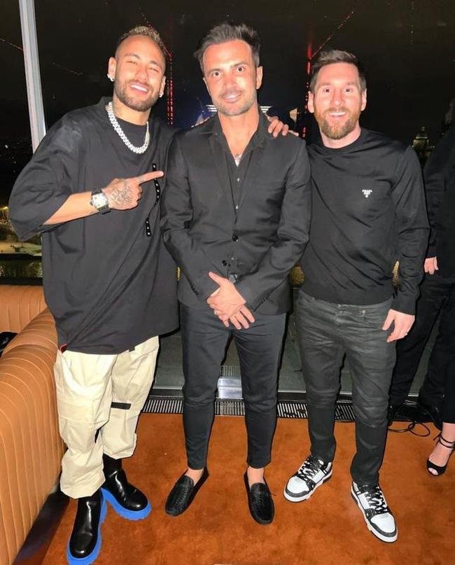 Neymar, Falco e Messi na festa de aniversrio do ex-jogador do Santos