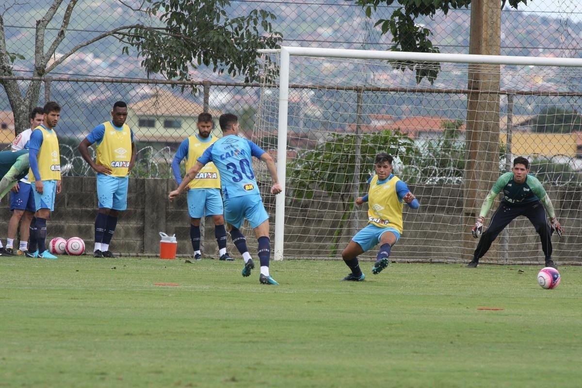 Imagens do treino do Cruzeiro nesta segunda-feira, 19 de fevereiro, na Toca da Raposa II