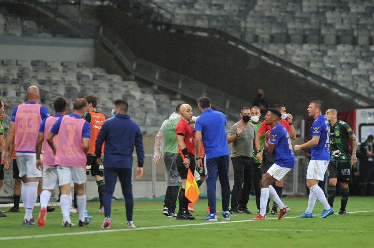 Fotos do cl�ssico entre Cruzeiro e Am�rica, no Mineir�o, em BH, pela 3� rodada do Campeonato Mineiro