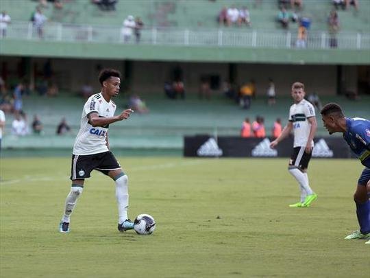 Pablo (Coritiba) - Jogos: 21 / Gol: 0 - Aos 25 anos, o atacante é reserva do Coritiba, décimo colocado da Série B do Campeonato Brasileiro. Recentemente, foi alvo de críticas da torcida coxa-branca por ter completado três anos sem marcar um gol. A última vez que Pablo balançou as redes foi em novembro de 2015, quando ainda defendia o América.