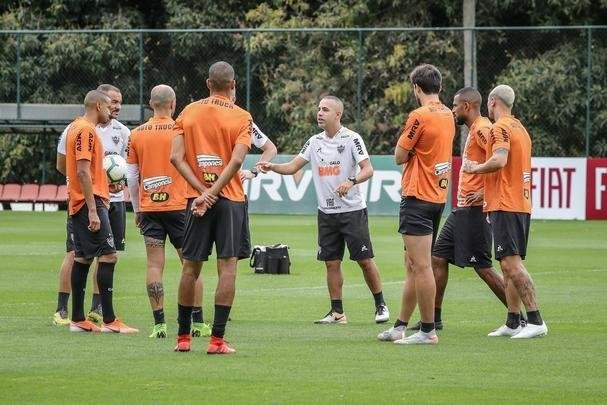 Fotos do treino do Atltico neste sbado, na Cidade do Galo. O tcnico Rodrigo Santana deve escalar o time com Wilson; Patric, Igor Rabello, Rver e Fbio Santos; Jair e Elias; Char, Vincius e Cazares; Ricardo Oliveira