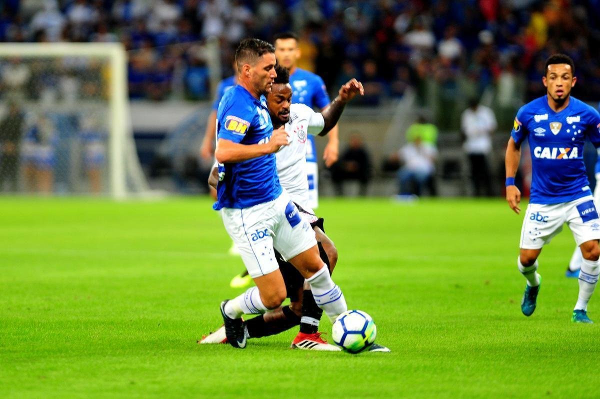 Fotos de Cruzeiro x Corinthians, nesta quarta-feira (4/7), em amistoso no Mineiro