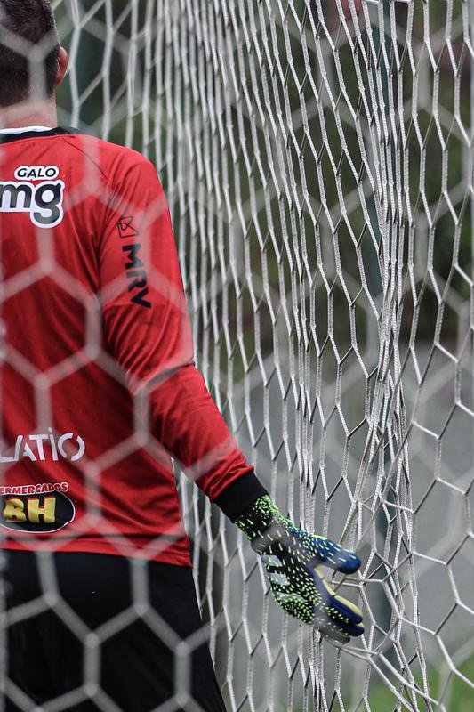 Fotos do treino do Atltico neste sbado, o ltimo de Victor no clube