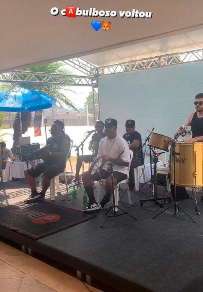 Jogadores, membros da comisso tcnica, funcionrios e familiares celebram acesso  Srie A em confraternizao na Toca da Raposa II