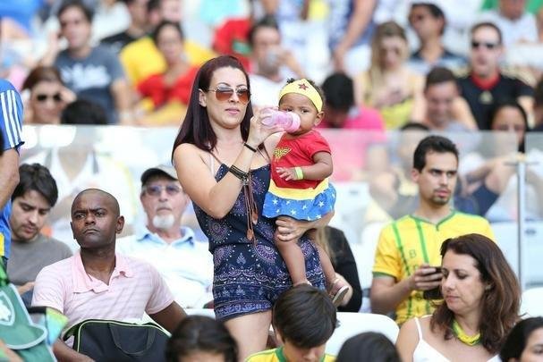 Mineiro ficou colorido nesta quarta-feira com camisas de clubes e selees em duelo da Olimpada