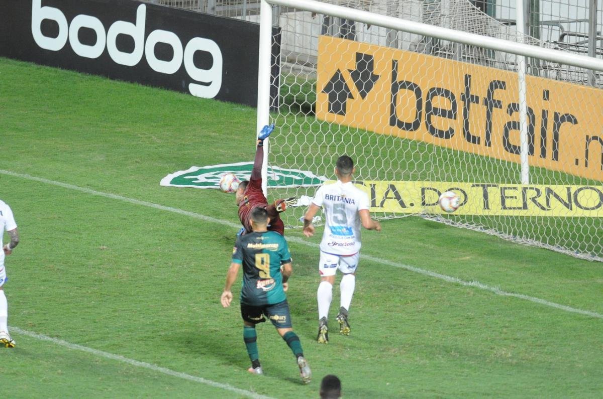 América x Paraná: veja fotos do jogo no Independência