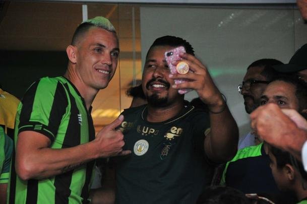 Coleo de uniformes do Amrica da temporada 2019. Clube adotou marca prpria, a Sparta. Por isso, desfile na loja do clube, no shopping Boulevard, em BH, foi ao estilo espartano