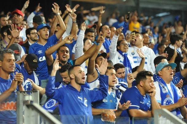 Torcida do Cruzeiro lotou o Mineiro em duelo com o Grmio pela semifinal da Copa do Brasil