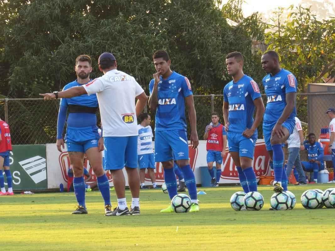 Galeria de fotos do treino do Cruzeiro na tarde desta quinta-feira, na Toca da Raposa II
