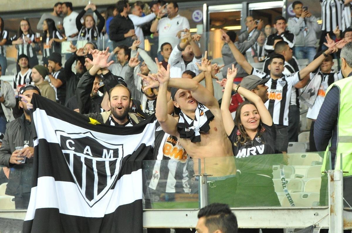 Torcedores do Atltico lotam as arquibancadas do Mineiro para acompanhar a partida vlida pelas quartas de final da Copa do Brasil