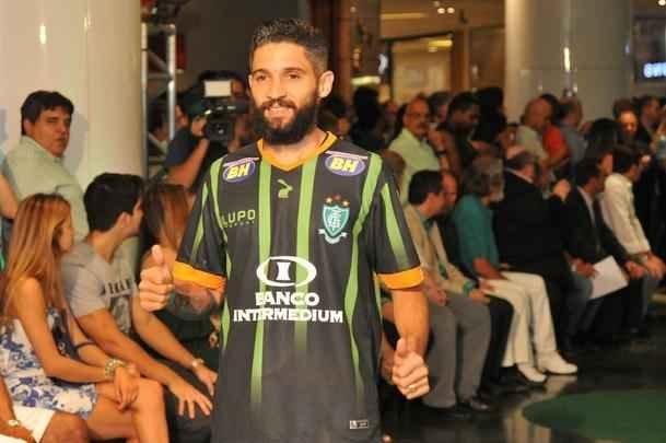 Amrica apresentou coleo de uniformes 2016, desenhados pelo estilista Ronaldo Fraga e produzidos pela Lupo