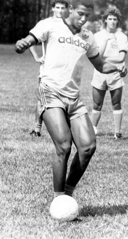 Imagens do Cruzeiro com a camisa da Adidas (Arquivo/Estado de Minas)