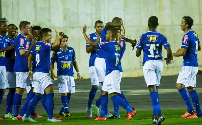 A Gazeta  Dirigentes do Cruzeiro avaliam trazer jogo para o Kleber Andrade