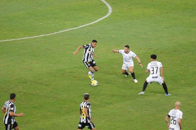 Atltico e Corinthians se enfrentaram no Mineiro, neste domingo (24), em jogo vlido pela 19 rodada da Srie A do Campeonato Brasileiro.