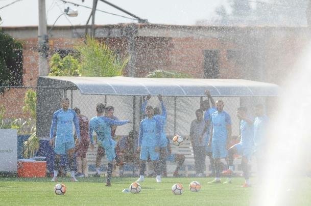 Fotos da reapresentao do Cruzeiro nesta segunda-feira, na Toca da Raposa II. Time se prepara para enfrentar o Boca Juniors, quinta-feira  noite, s 21h45, no Mineiro. Jogo valer pelas quartas de final da Copa Libertadores (Leandro Couri/EM D.A Press)