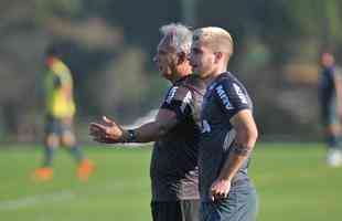 Elenco atleticano fez trabalho ttico orientado por Larghi antes de jogo-treino contra o Coimbra