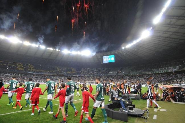 Mosaico da torcida do Atltico no Mineiro antes do jogo contra o Palmeiras: 'Vamos meu Galo'