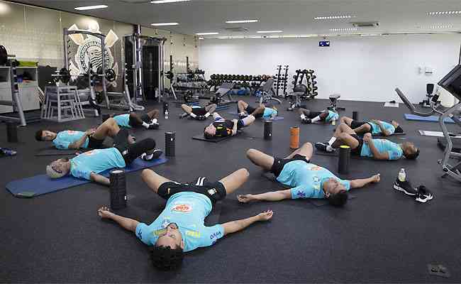 Jogadores se dedicaram a treino fsico na academia do CT do Corinthians 