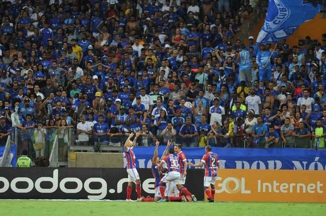 Cruzeiro estreou terceiro uniforme, o ltimo produzido pela Umbro