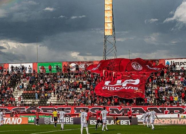 6 Pouso Alegre - mdia de 3.242 torcedores presentes por jogo