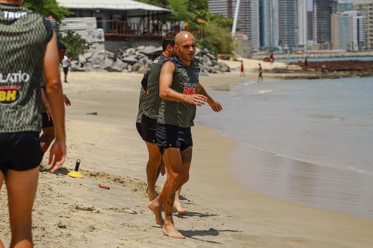 Jogadores do Atltico treinaram na Praia do Mucuripe, em Fortaleza