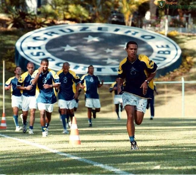 Imagens da Toca da Raposa I em 2000, ano da chegada do tcnico Luiz Felipe Scolari