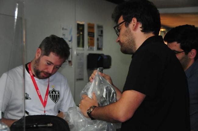 Filhos de Kalil devolvem Galo de Prata ao Atltico