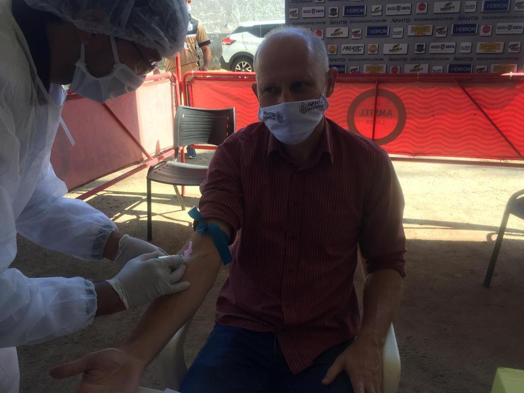 Testagens foram realizadas nesta quarta-feira e resultados devem sair na quinta; realização do procedimento segue orientações de medidas preventivas para retorno das atividades do futebol